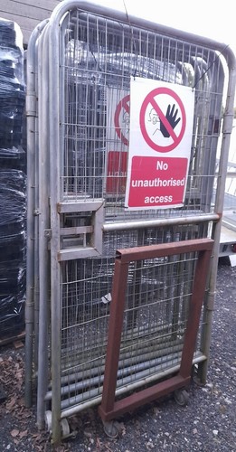 Heras fencing pedestrian - heras,
