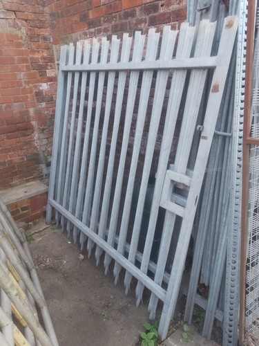 Used palisade gates - used,